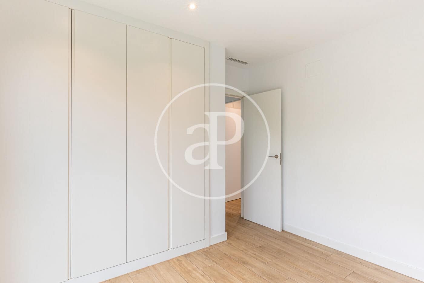 Villa/Maison de 4 chambres à louer à Betera avec piscine - 4 200 € (Ref: 9829258)