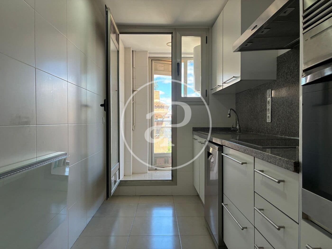 3 bedroom Apartment for rent in Paterna with garage - € 1,300 (Ref: 9829261)