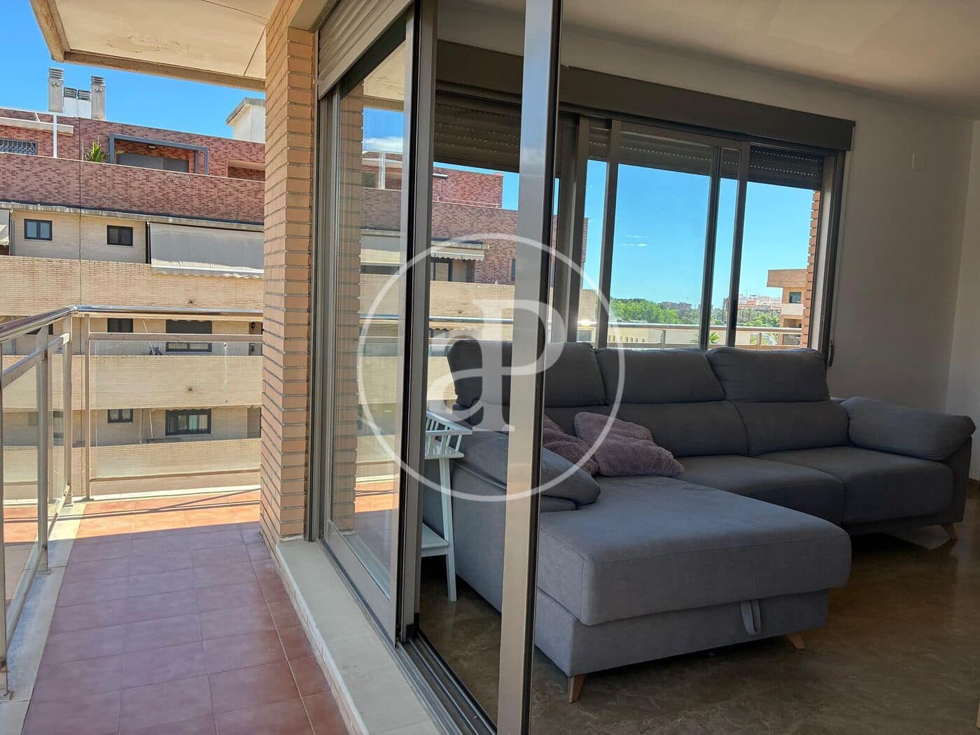 3 bedroom Apartment for rent in Paterna with garage - € 1,300 (Ref: 9829261)