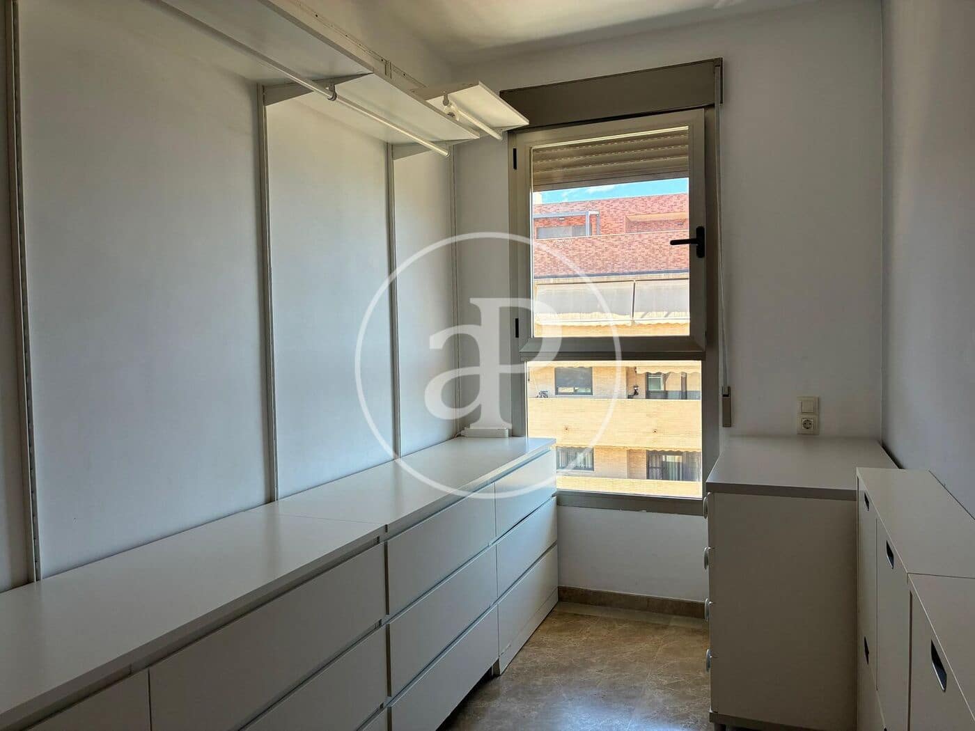 3 bedroom Apartment for rent in Paterna with garage - € 1,300 (Ref: 9829261)