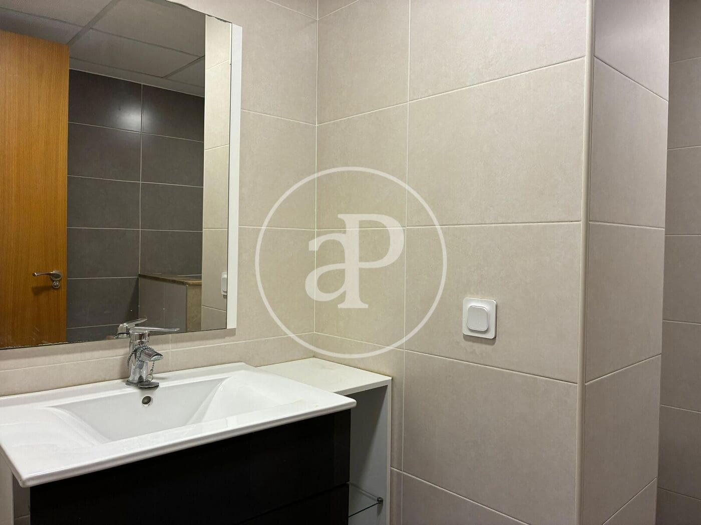 3 bedroom Apartment for rent in Paterna with garage - € 1,300 (Ref: 9829261)