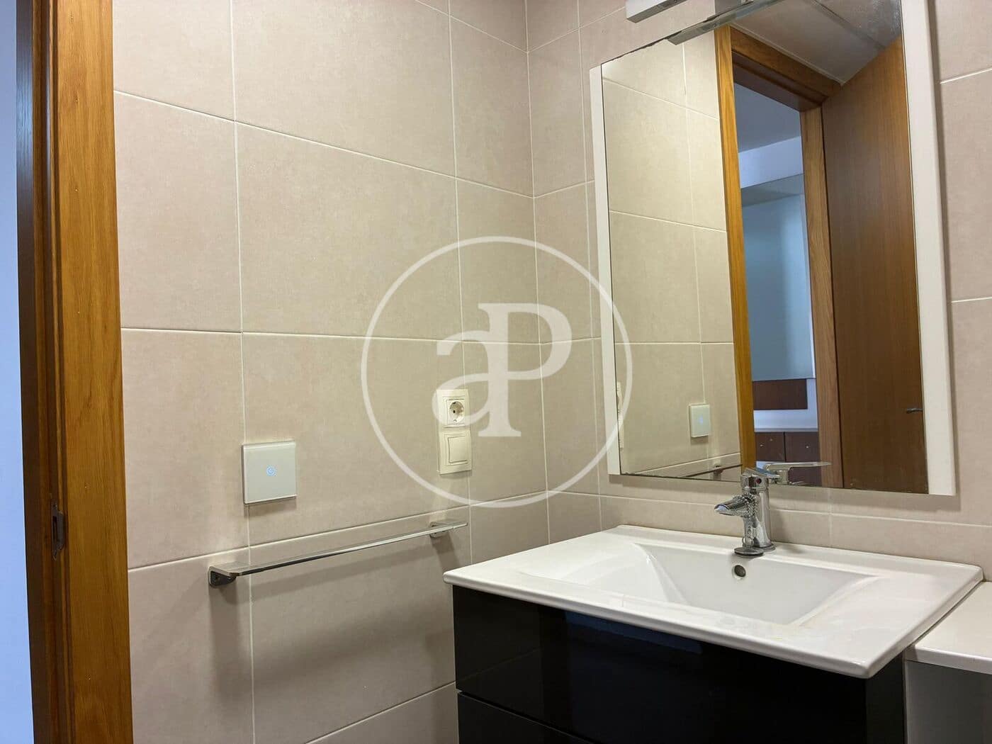 3 bedroom Apartment for rent in Paterna with garage - € 1,300 (Ref: 9829261)