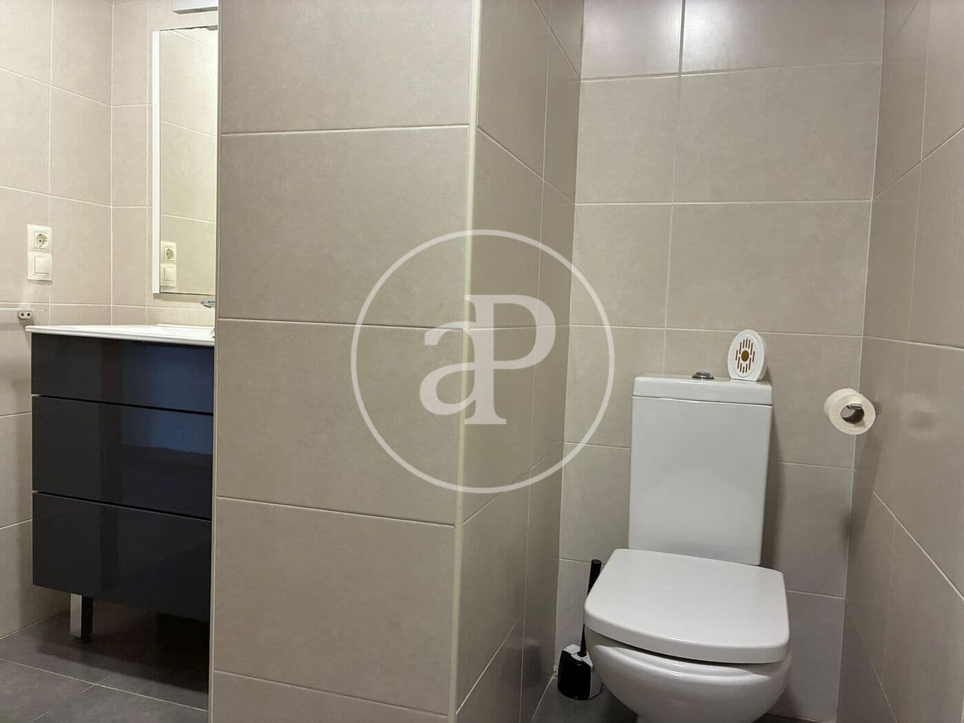 3 bedroom Apartment for rent in Paterna with garage - € 1,300 (Ref: 9829261)