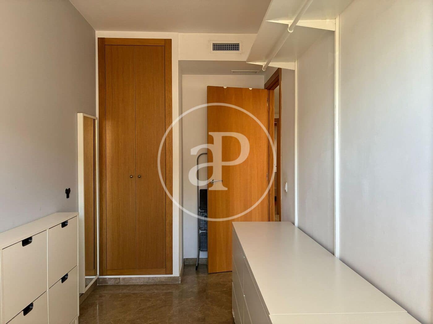 3 bedroom Apartment for rent in Paterna with garage - € 1,300 (Ref: 9829261)