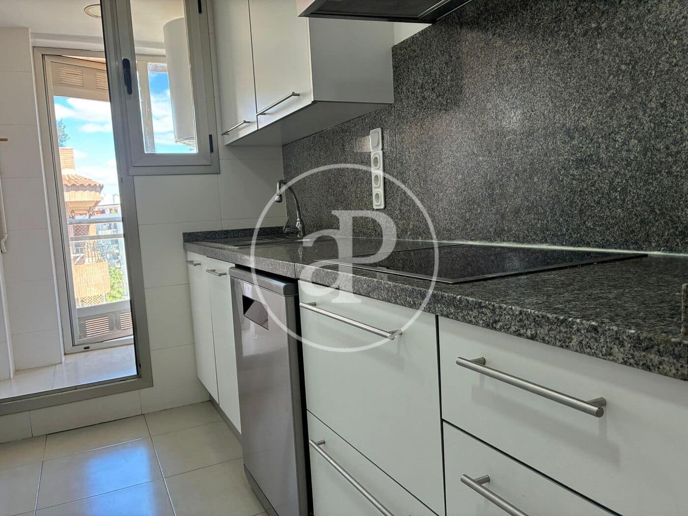 3 bedroom Apartment for rent in Paterna with garage - € 1,300 (Ref: 9829261)