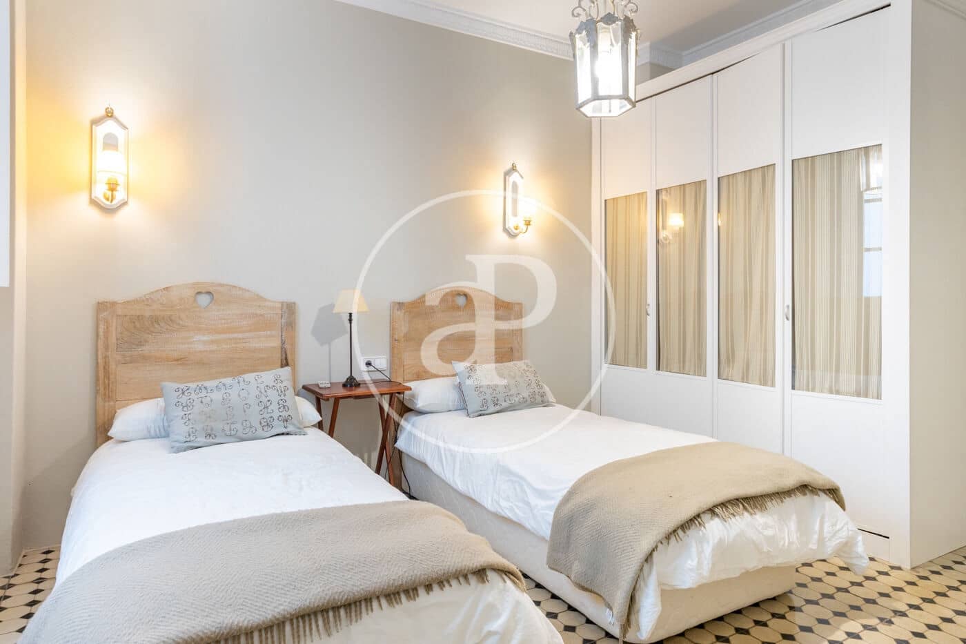 2 soverom Leilighet til leie i Valencia by - € 2 600 (Ref: 9831611)