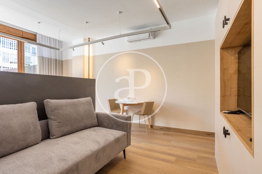 1 soveværelse Lejlighed til leje i Valencia by - € 2.200 (Ref: 9831613)