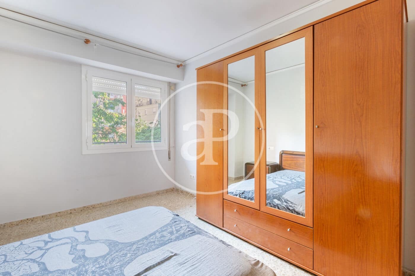 Apartamento de 4 habitaciones en València ciudad en venta - 345.000 € (Ref: 9831614)