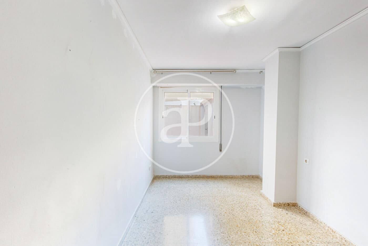 Apartamento de 4 habitaciones en València ciudad en venta - 345.000 € (Ref: 9831614)