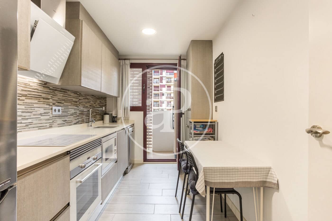 2 Zimmer Apartment zu vermieten in Valencia Stadt mit Pool Garage - 1.500 € (Ref: 9831616)