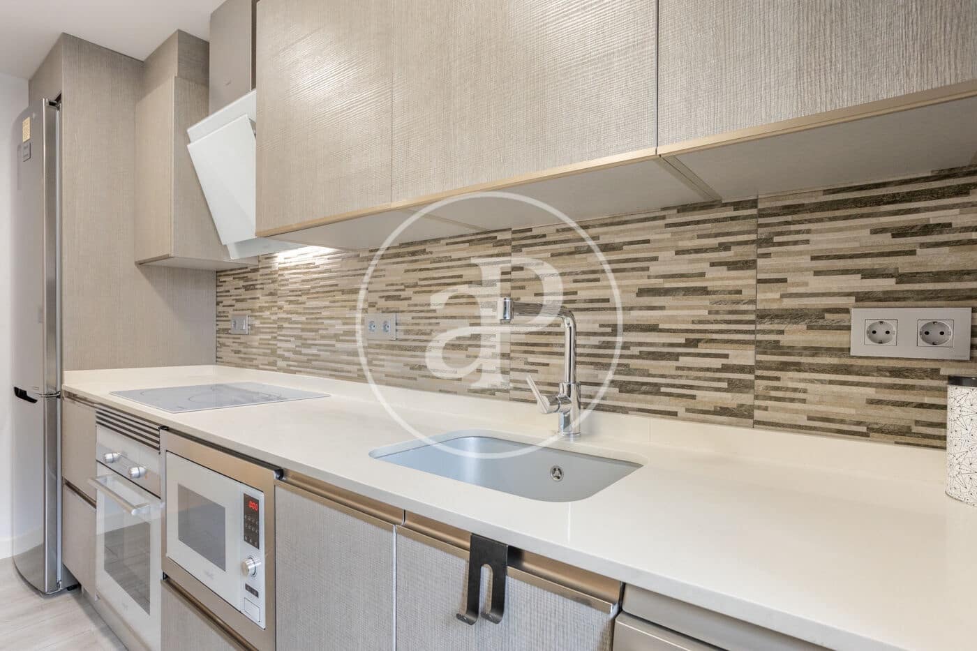 2 Zimmer Apartment zu vermieten in Valencia Stadt mit Pool Garage - 1.500 € (Ref: 9831616)