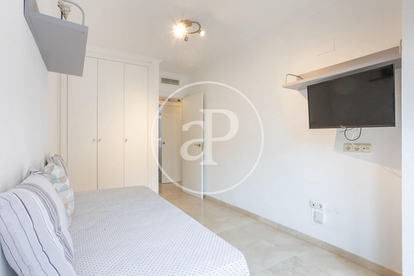 2 Zimmer Apartment zu vermieten in Valencia Stadt mit Pool Garage - 1.500 € (Ref: 9831616)