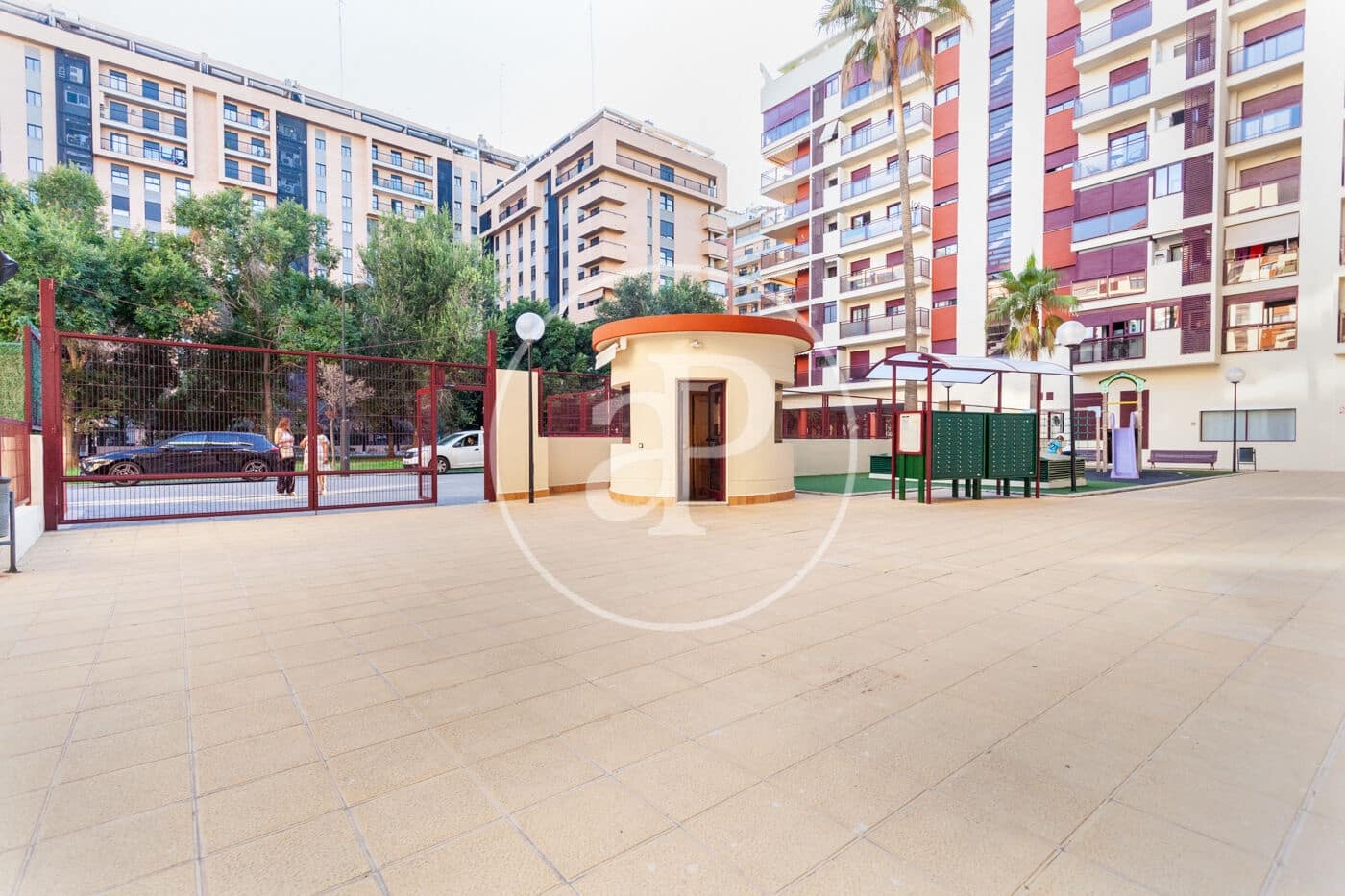 2 Zimmer Apartment zu vermieten in Valencia Stadt mit Pool Garage - 1.500 € (Ref: 9831616)