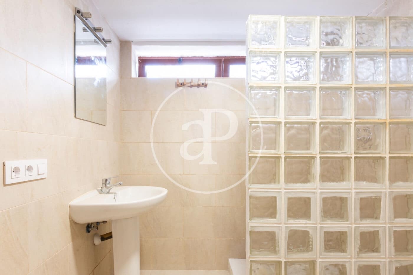 4 bedroom Villa for sale in Chiva - € 475,000 (Ref: 9833732)
