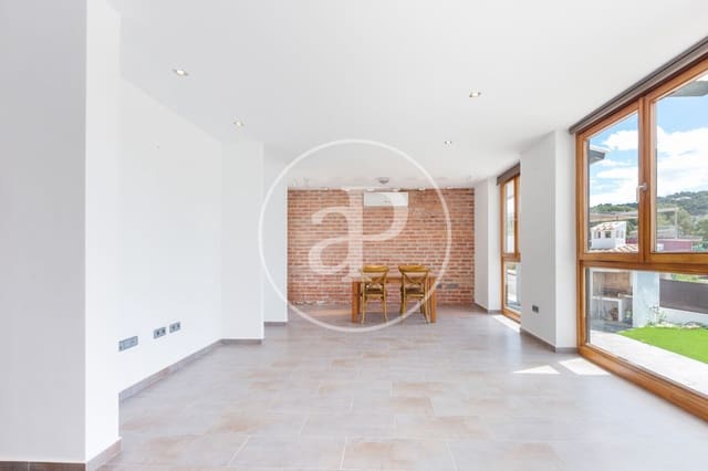 4 bedroom Villa for sale in Chiva - € 475,000 (Ref: 9833732)