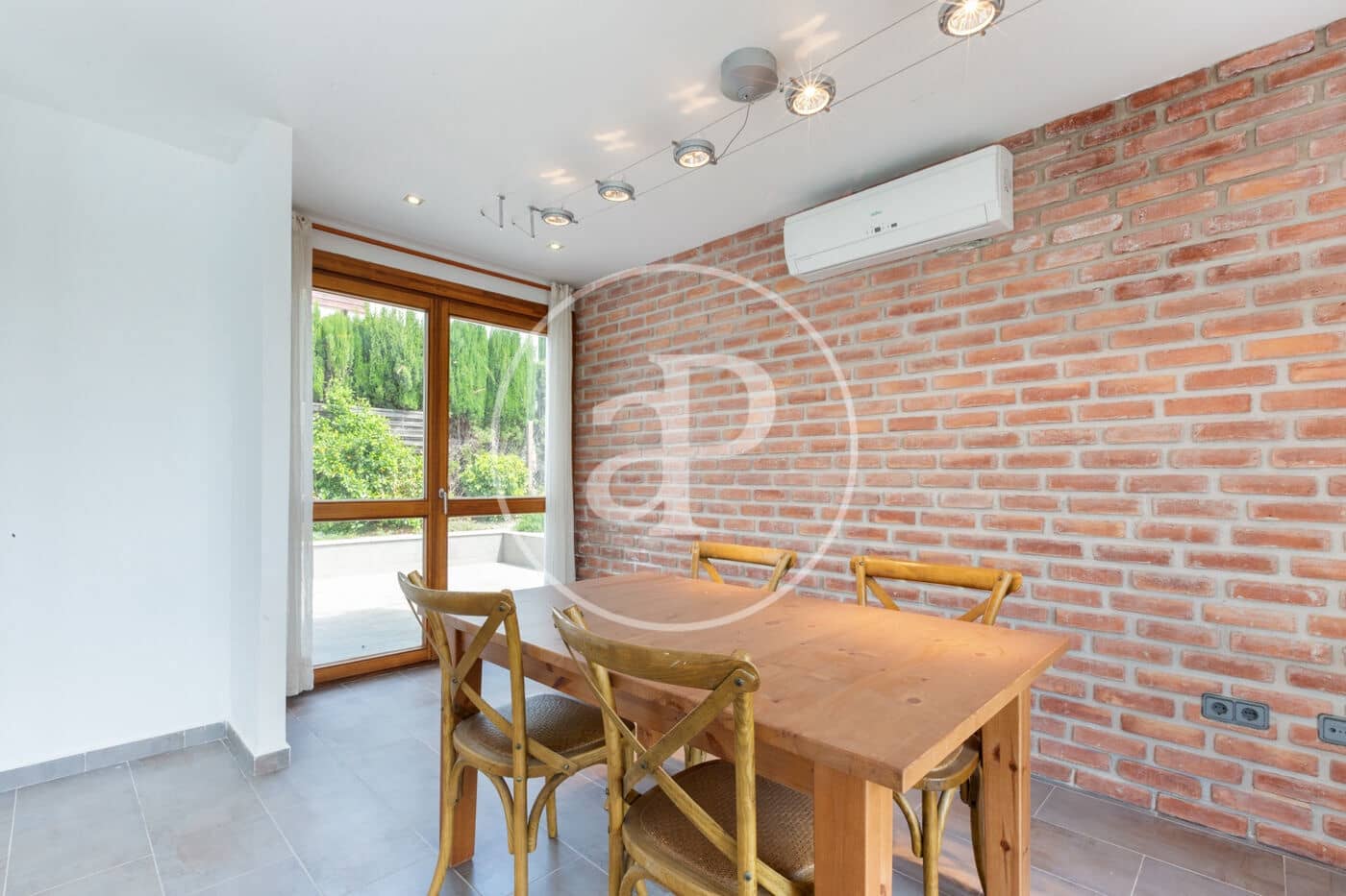 4 bedroom Villa for sale in Chiva - € 475,000 (Ref: 9833732)