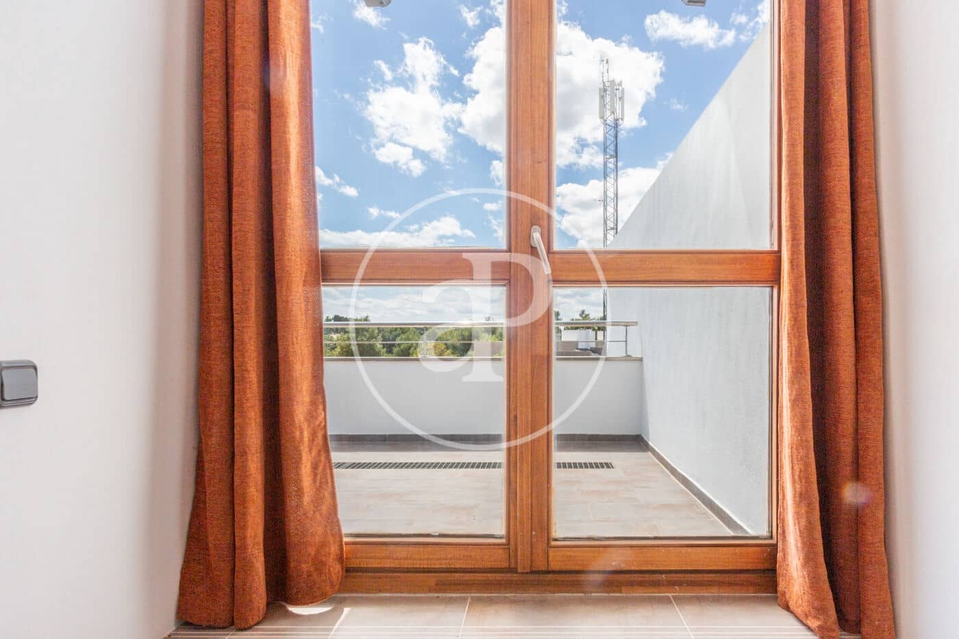 4 bedroom Villa for sale in Chiva - € 475,000 (Ref: 9833732)