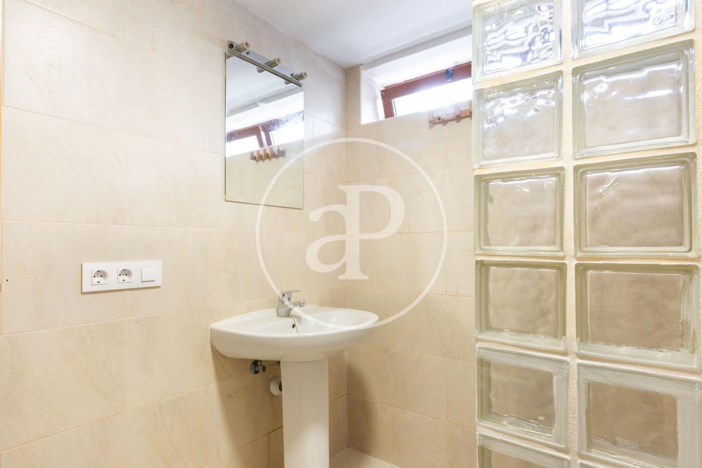 4 bedroom Villa for sale in Chiva - € 475,000 (Ref: 9833732)