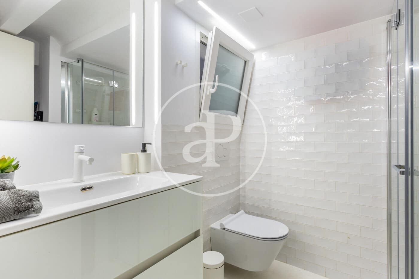 2 bedroom Villa for rent in Valencia city - € 1,300 (Ref: 9833733)
