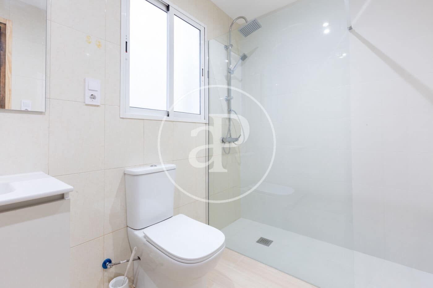 4 bedroom Apartment for rent in Valencia city - € 1,775 (Ref: 9836693)