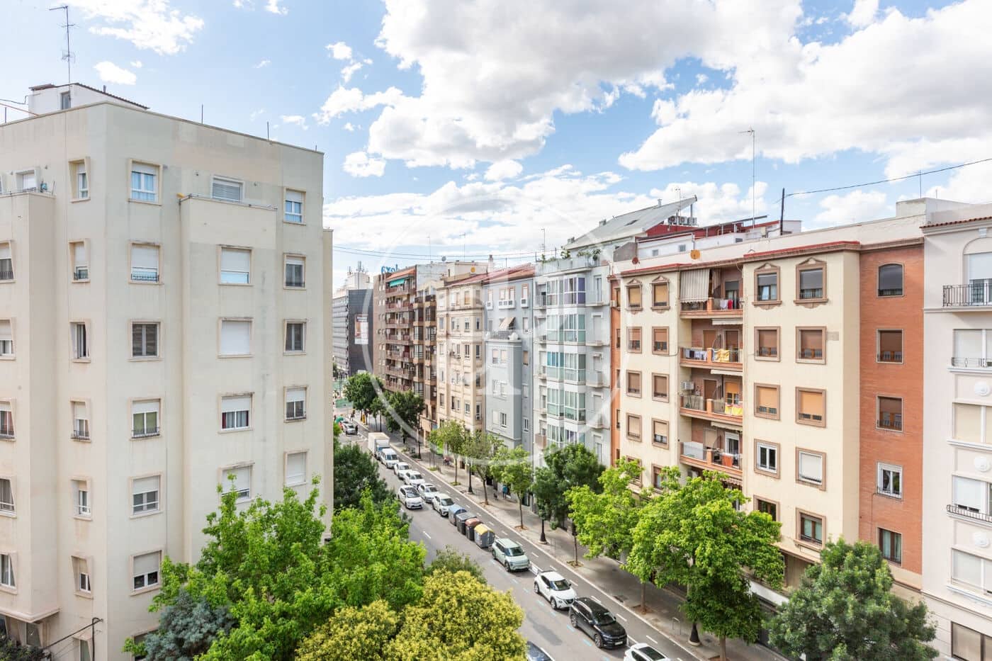 4 bedroom Apartment for rent in Valencia city - € 1,775 (Ref: 9836693)