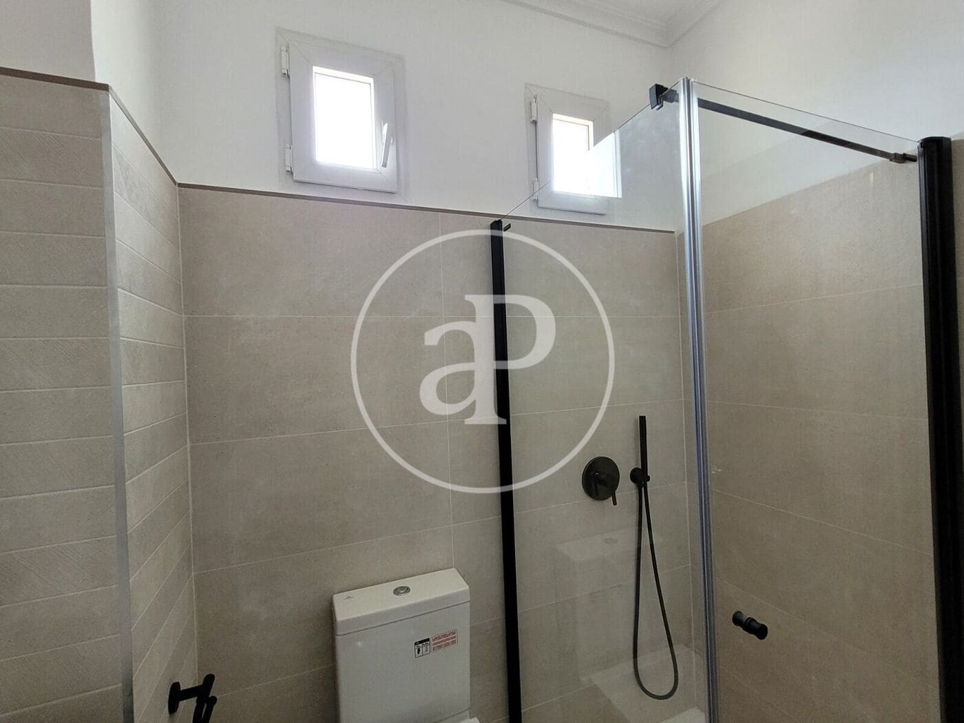 3 sovrum Lägenhet att hyra i Valencia stad - 2 300 € (Ref: 9839322)