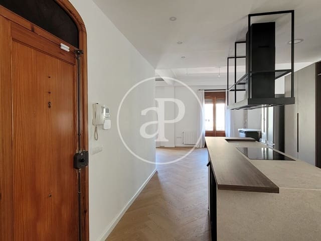 3 bedroom Apartment for rent in Sant Francesc, Valencia city - € 2,300 (Ref: 9839322)