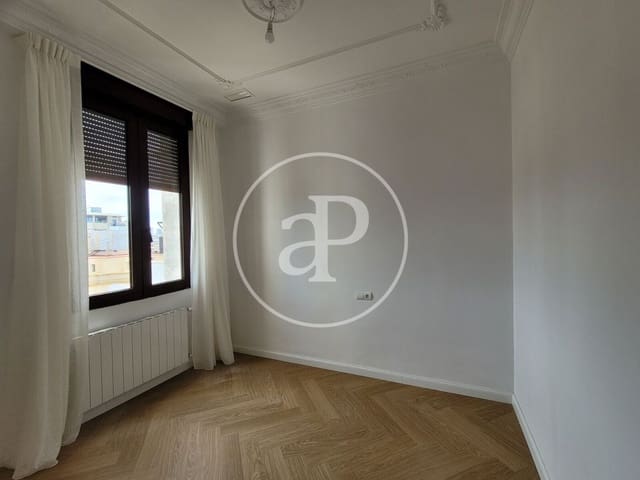 3 bedroom Apartment for rent in Sant Francesc, Valencia city - € 2,300 (Ref: 9839322)