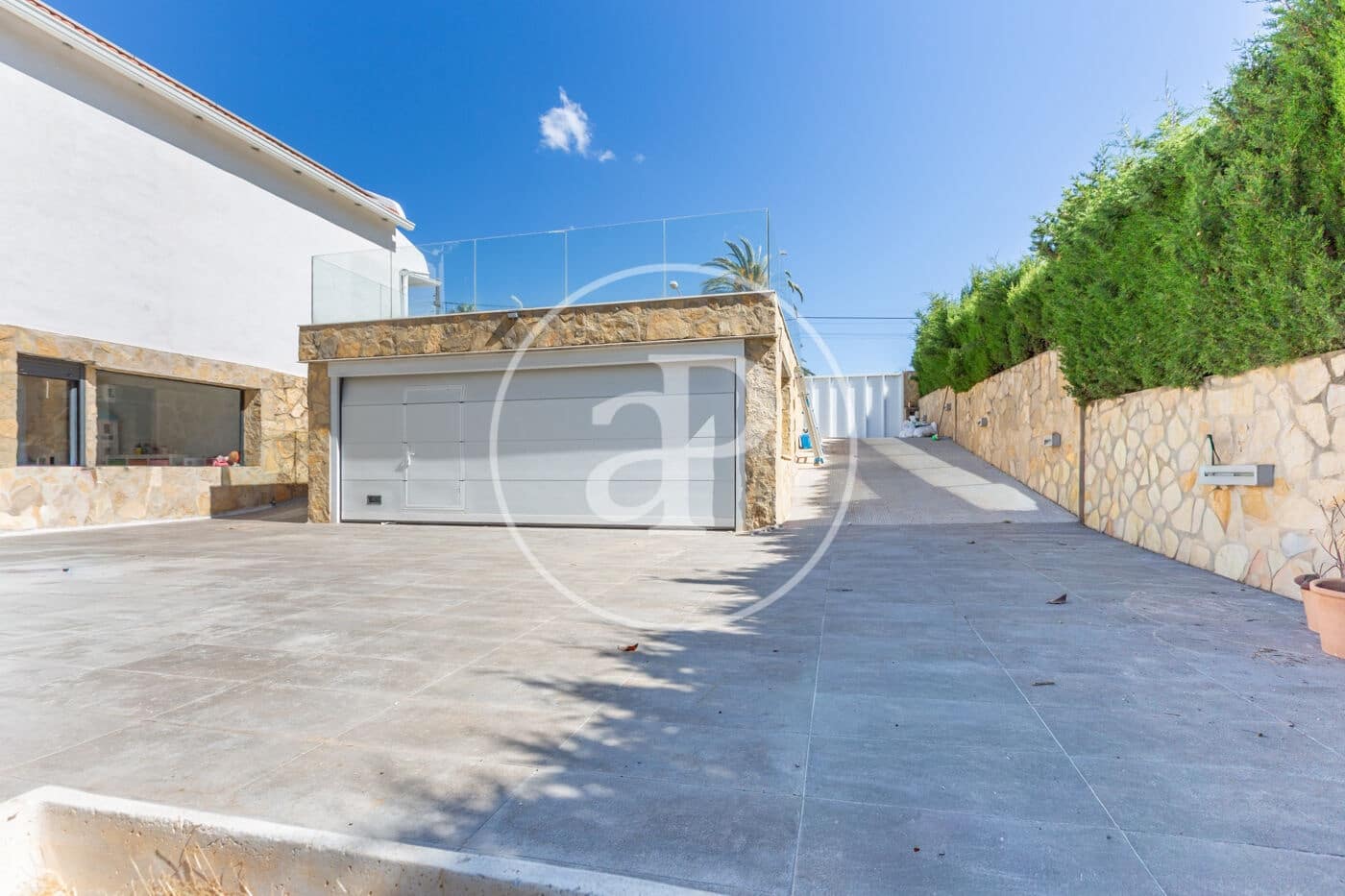 5 bedroom Villa for sale in L'Eliana with pool - € 895,000 (Ref: 9839328)