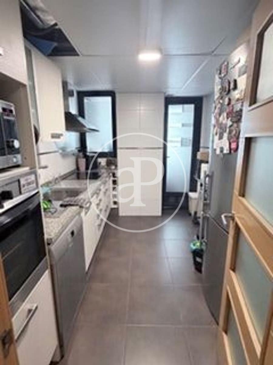 3 quarto Apartamento para arrendar em Valencia cidade com piscina garagem - 2 100 € (Ref: 9843471)