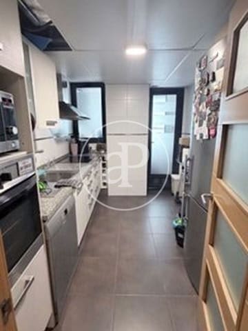 3 quarto Apartamento para arrendar em Ciutat de les Arts i de les Ciencies, Valência cidade com piscina garagem - 2 100 € (Ref: 9843471)