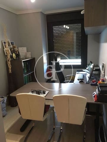 3 quarto Apartamento para arrendar em Ciutat de les Arts i de les Ciencies, Valência cidade com piscina garagem - 2 100 € (Ref: 9843471)