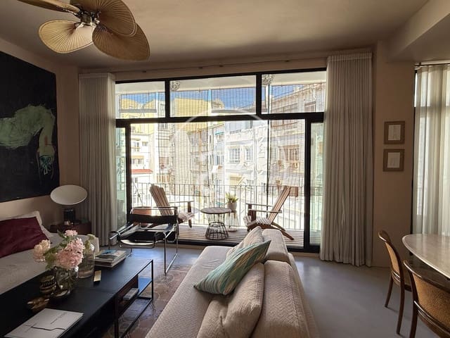 2 bedroom Apartment for rent in Russafa, Valencia city - € 2,900 (Ref: 9846304)