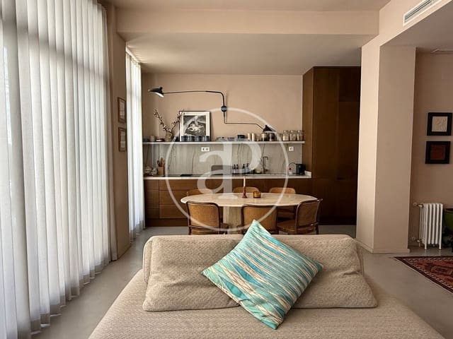 2 bedroom Apartment for rent in Russafa, Valencia city - € 2,900 (Ref: 9846304)