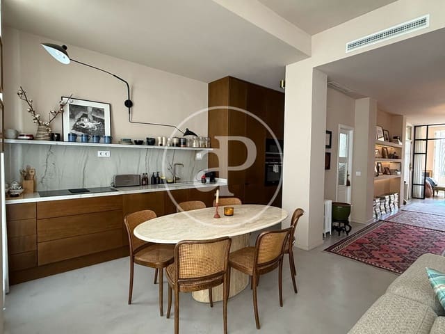 2 bedroom Apartment for rent in Russafa, Valencia city - € 2,900 (Ref: 9846304)