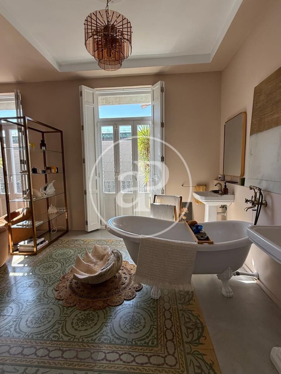 2 bedroom Apartment for rent in Valencia city - € 2,900 (Ref: 9846304)