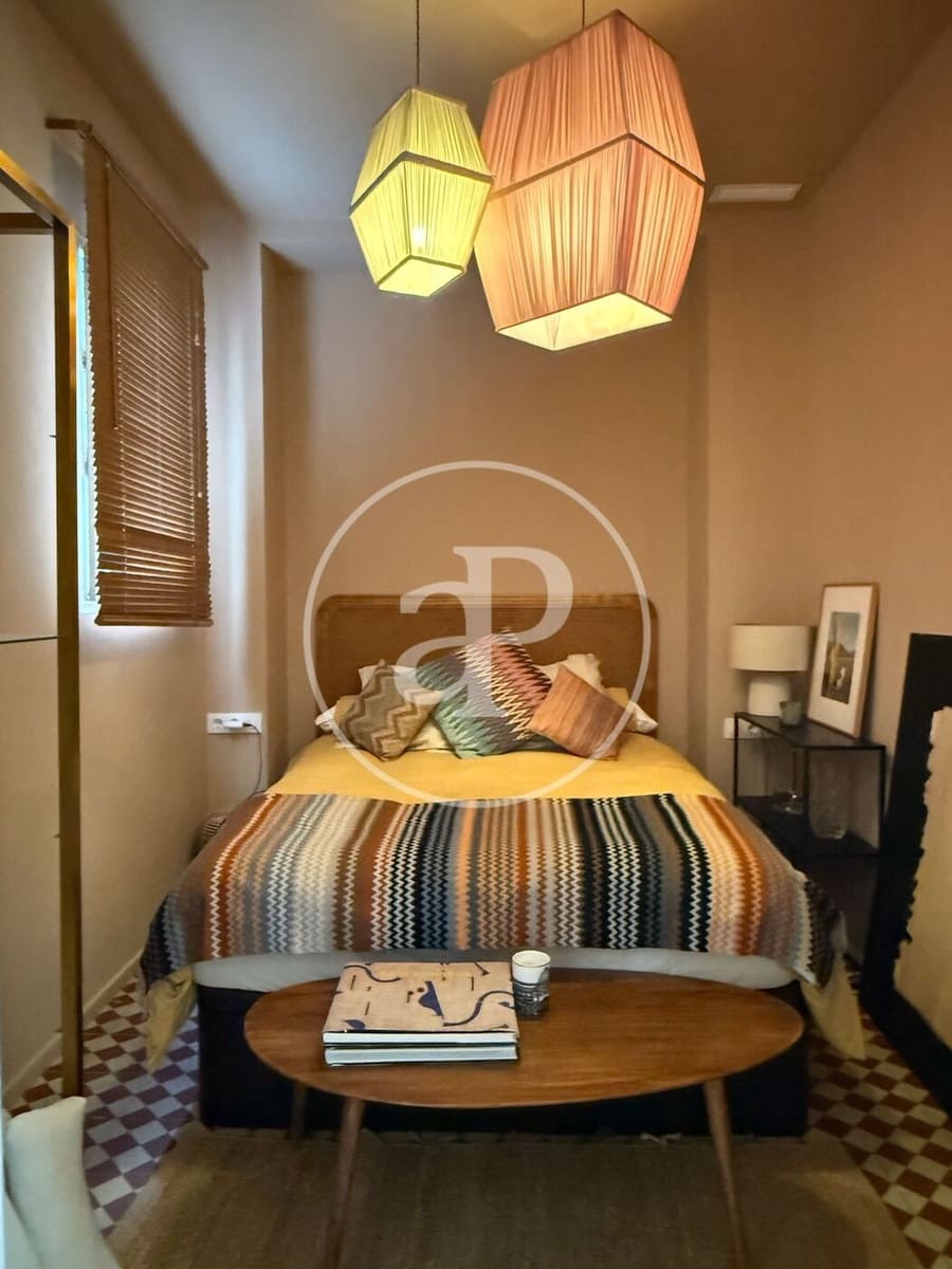 2 bedroom Apartment for rent in Valencia city - € 2,900 (Ref: 9846304)
