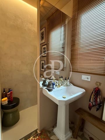 2 bedroom Apartment for rent in Russafa, Valencia city - € 2,900 (Ref: 9846304)