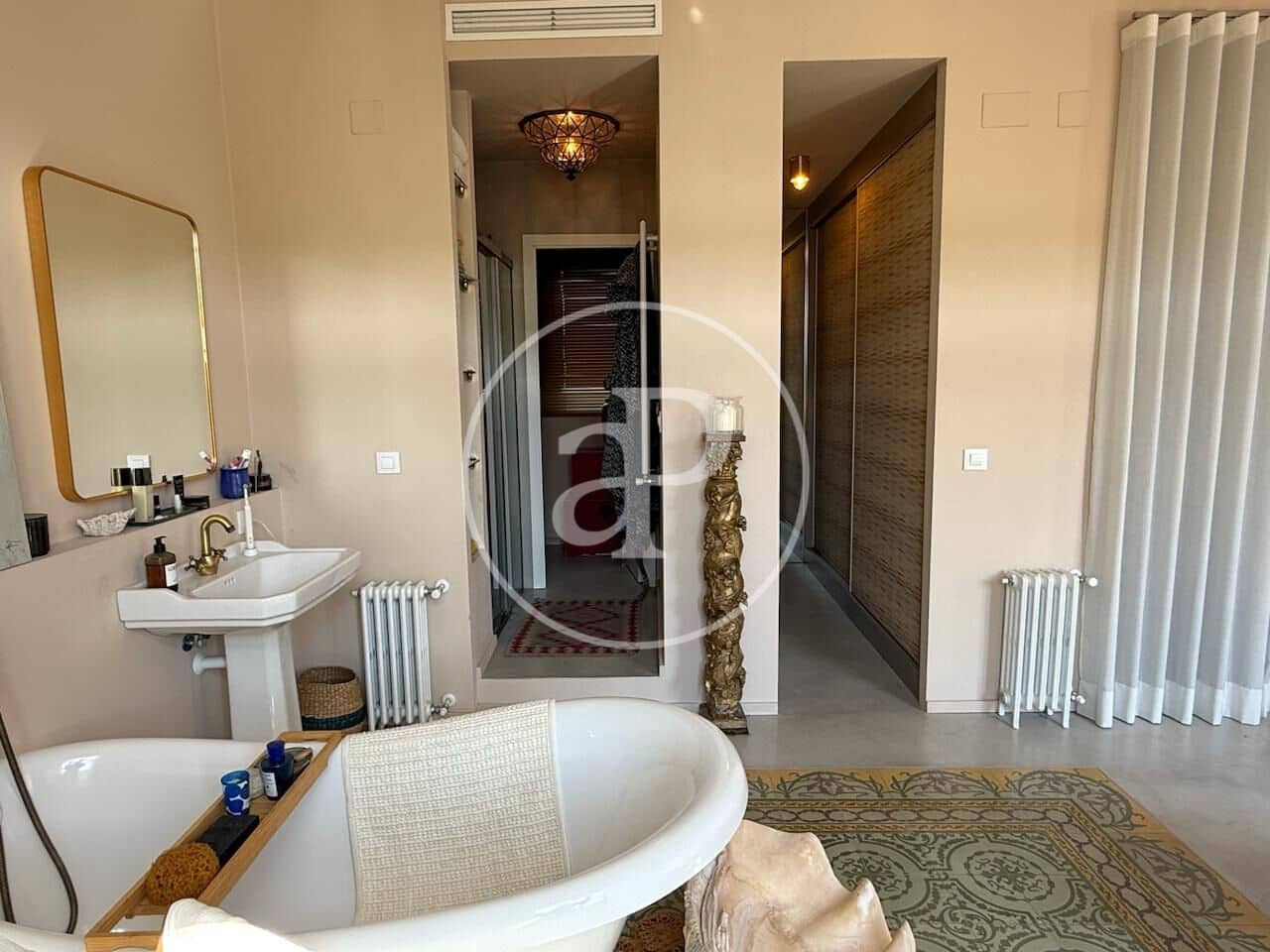 2 bedroom Apartment for rent in Valencia city - € 2,900 (Ref: 9846304)