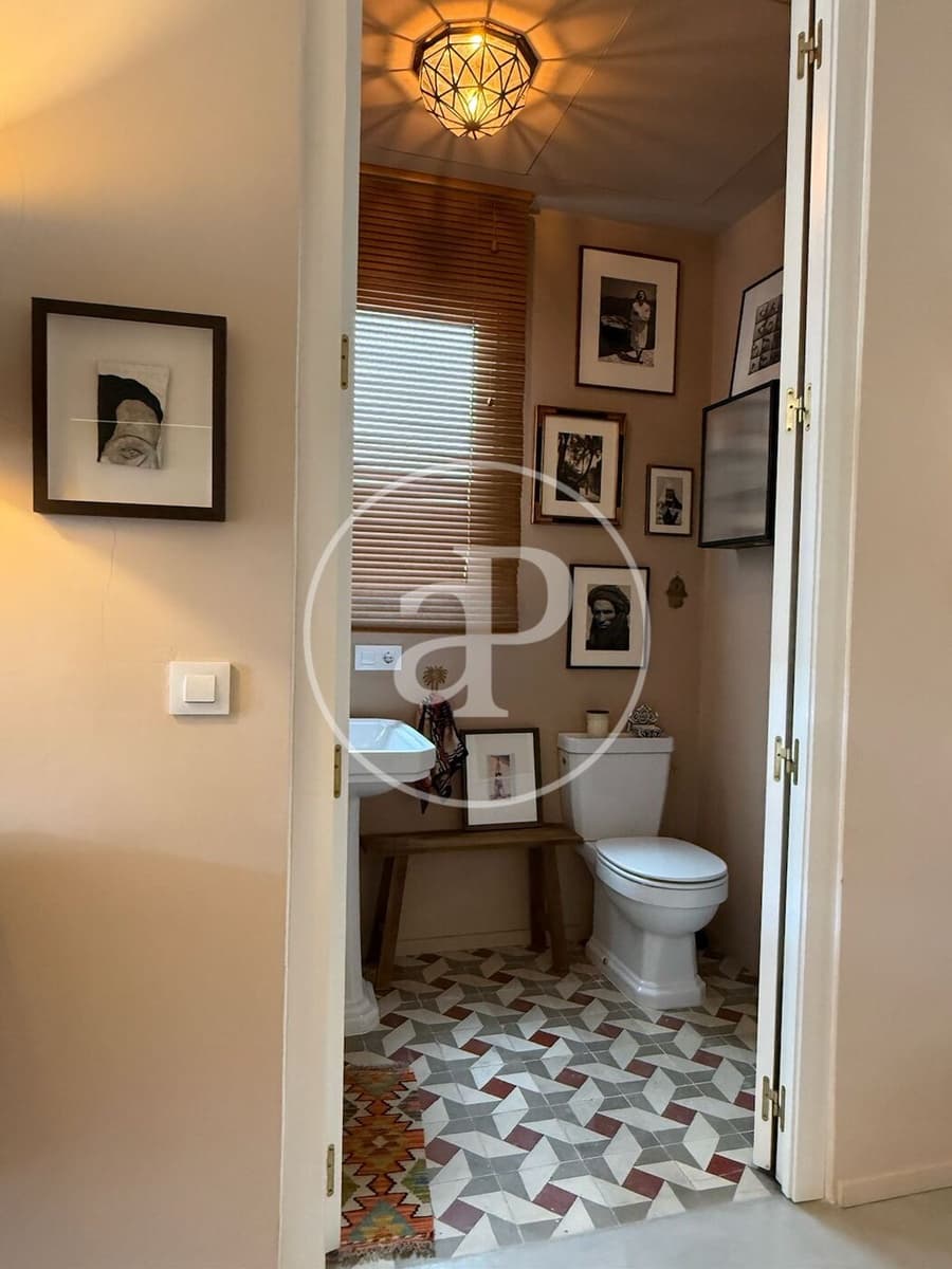 2 bedroom Apartment for rent in Valencia city - € 2,900 (Ref: 9846304)
