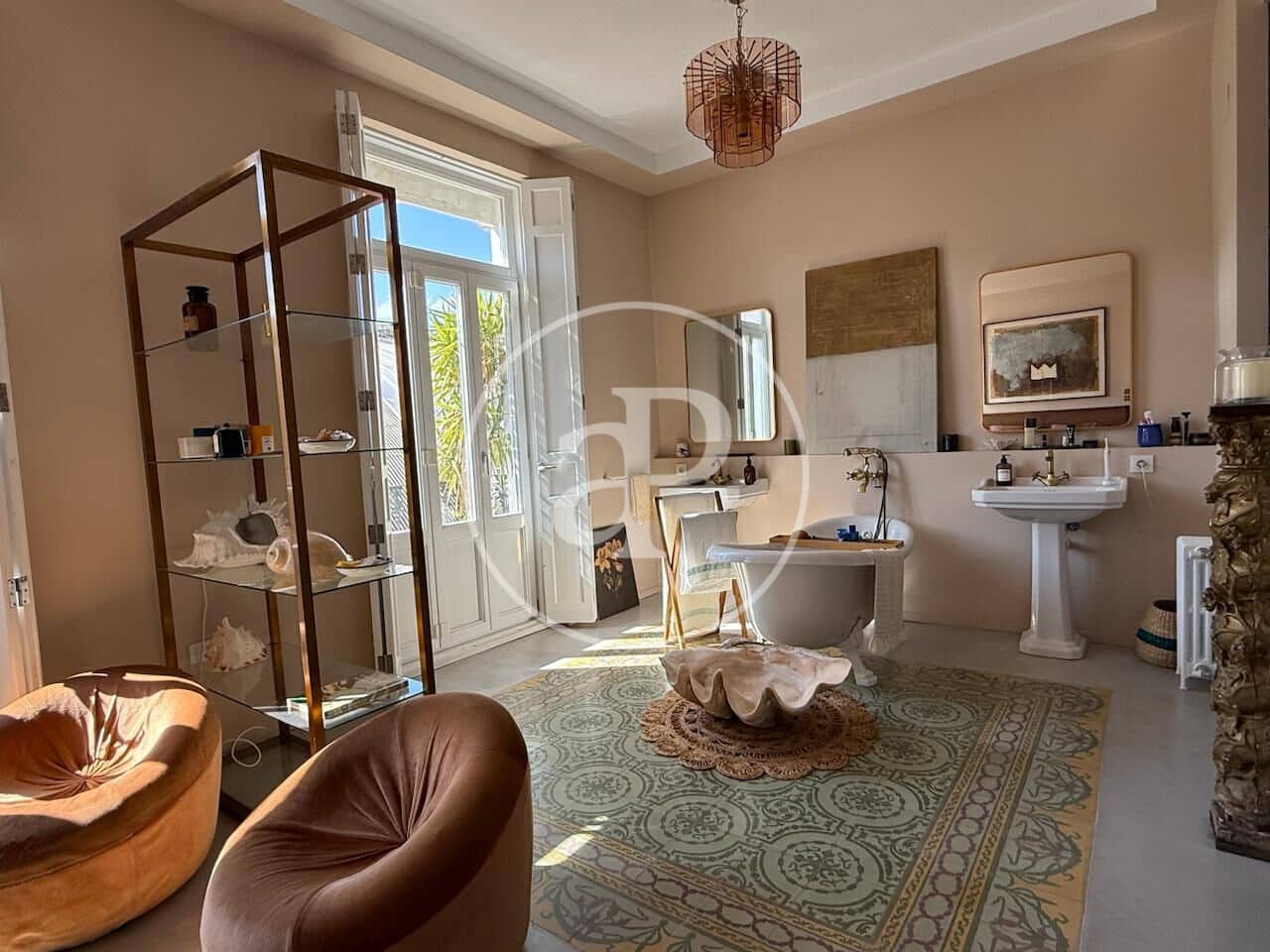 2 bedroom Apartment for rent in Valencia city - € 2,900 (Ref: 9846304)