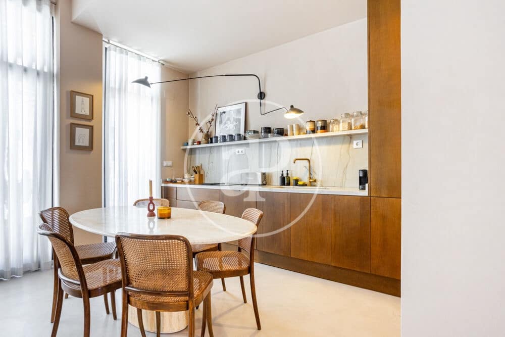 2 bedroom Apartment for rent in Valencia city - € 2,900 (Ref: 9846304)