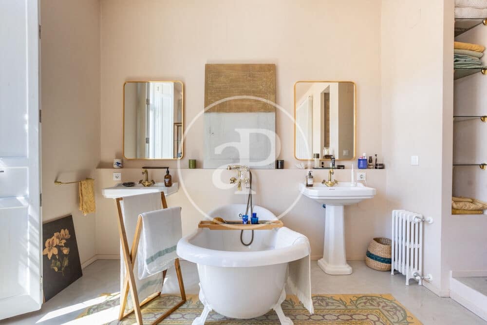 2 bedroom Apartment for rent in Valencia city - € 2,900 (Ref: 9846304)