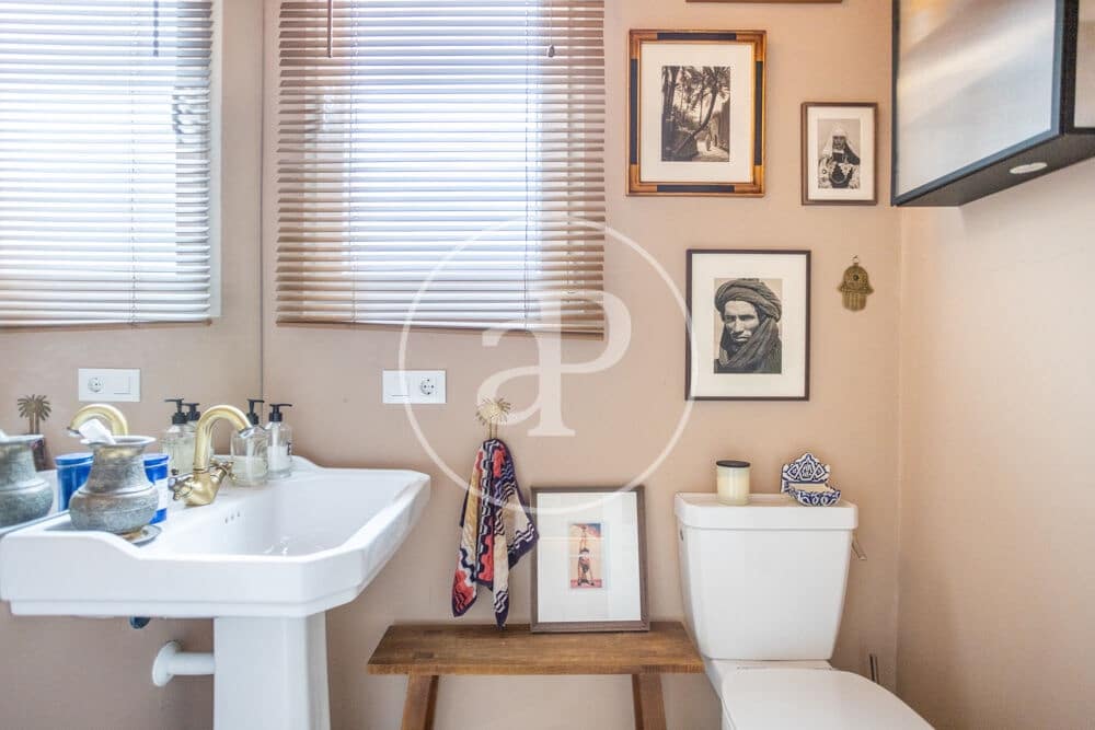 2 bedroom Apartment for rent in Valencia city - € 2,900 (Ref: 9846304)