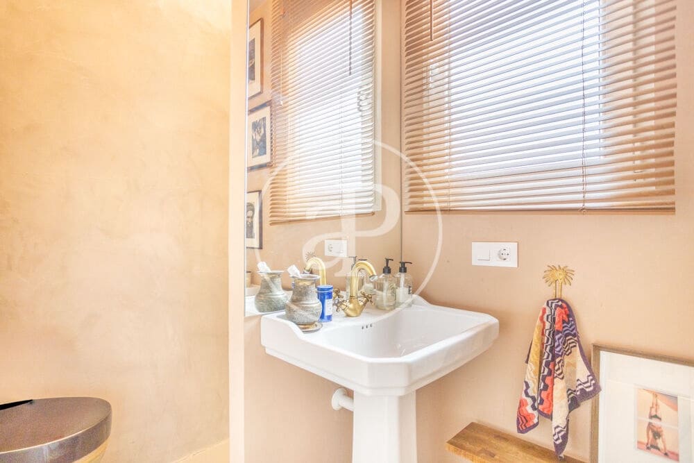 2 bedroom Apartment for rent in Valencia city - € 2,900 (Ref: 9846304)
