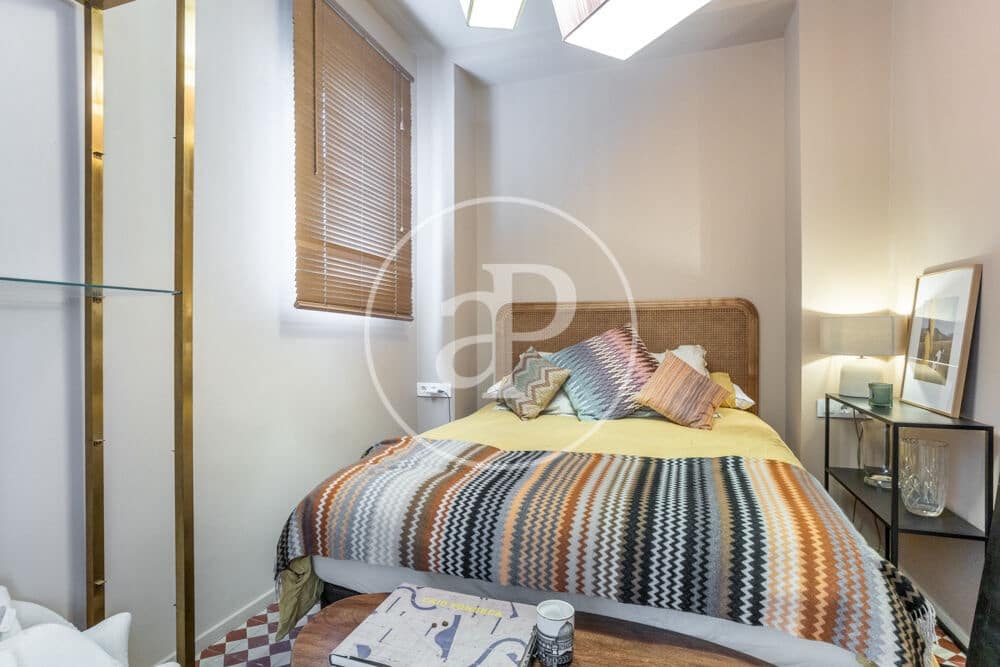 2 bedroom Apartment for rent in Valencia city - € 2,900 (Ref: 9846304)