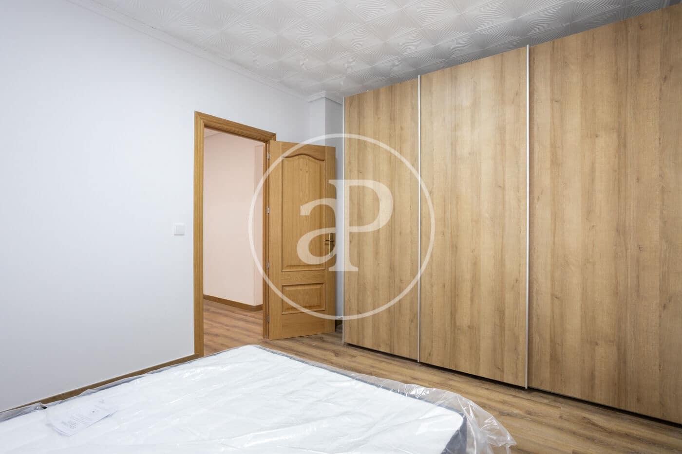 3 bedroom Apartment for rent in Valencia city - € 1,350 (Ref: 9846306)