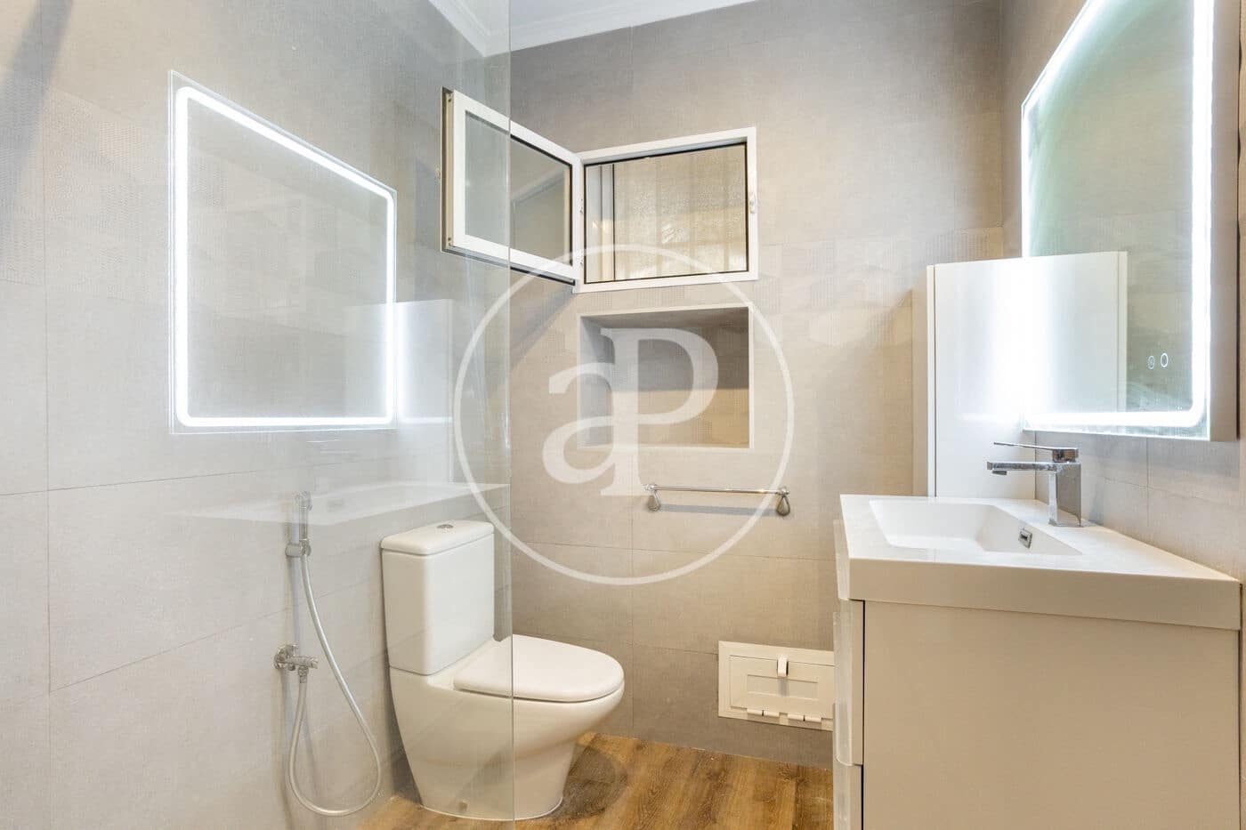 3 bedroom Apartment for rent in Valencia city - € 1,350 (Ref: 9846306)