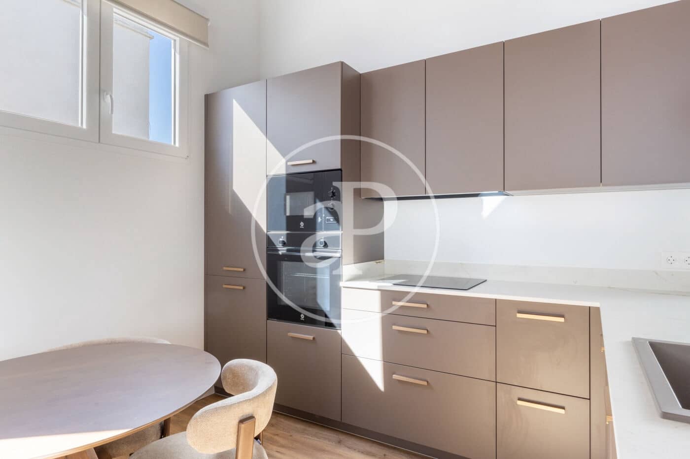 2 bedroom Penthouse for rent in Valencia city - € 1,900 (Ref: 9846310)