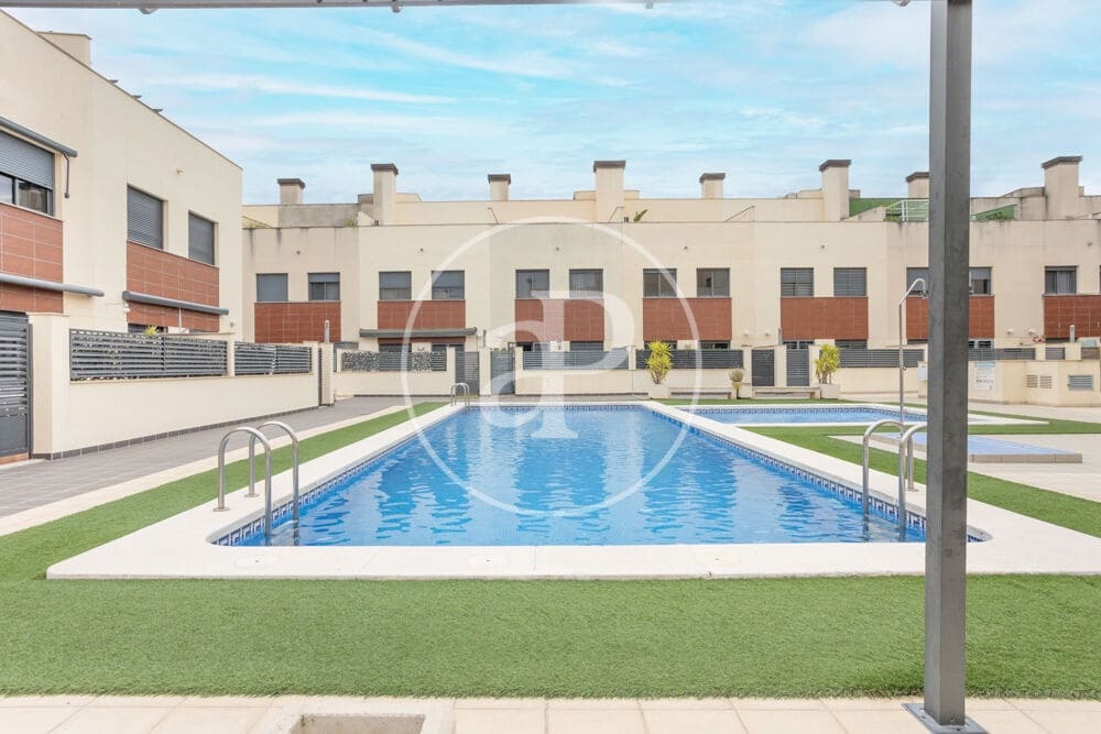 4 soveværelse Villa til salg i Castello de la Plana med swimmingpool - € 450.000 (Ref: 9849459)